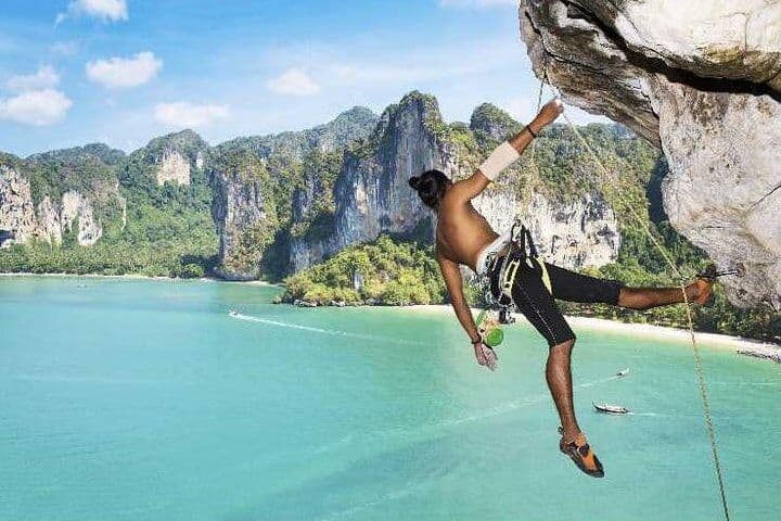 Railay Beach Krabi에서 초보자를 위한 반나절 암벽 등반 투어